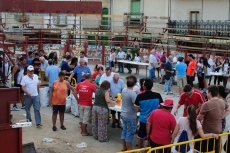 Foto 6 - Más de 200 personas dan cuenta de un asado de churra en el preámbulo de las fiestas 