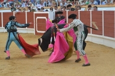 Foto 3 - Oreja para Juan de Dios y ovación para Joao Pedro en una novillada sin pena ni gloria