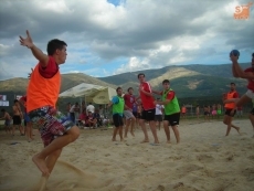 Foto 3 - Finaliza el torneo de balomano playa con victoria final para 'Los Hombres de Tano'