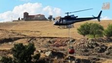 La chispa de una radial, origen del espectacular incendio de Alba que ya está bajo control 