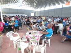 En torno a 1.500 personas despiden los festejos con una gran comida popular en el pabell&oacute;n
