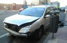 Aparatosa colisión en la avenida de Italia con un herido grave