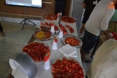 Foto 6 - Concurrida fiesta del tomate en el Centro Social Aldea