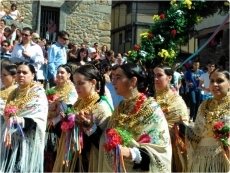 Foto 4 - Historia y tradición se dan la mano en el espectacular Ofertorio a la Virgen de la Cuesta 