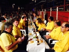 Foto 6 - La cena fin de fiestas reúne a 600 vecinos en la plaza