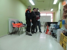 Foto 4 - Los voluntarios de Protección Civil reciben las tarjetas que legalizan y certifican su...