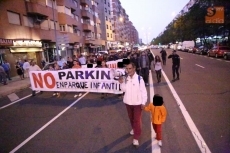 Foto 4 - Vecinos de Garrido llevan su protesta hasta la Plaza Mayor