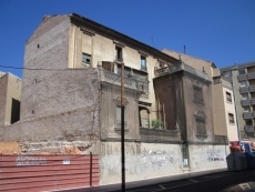 Foto 4 - Ciudadanos por la Defensa del Patrimonio denuncia la situación de dos edificios de la calle...