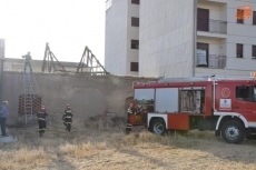 Foto 5 - Echa a arder en la Avenida de España de Ciudad Rodrigo un inmueble derruido
