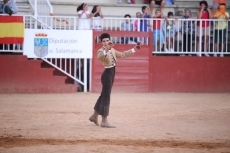 Foto 3 - Divertida tarde con la clase práctica de los alumnos de la Escuela de Tauromaquia