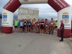 Foto 6 - Más de un centenar de atletas disputan la I Carrera Popular