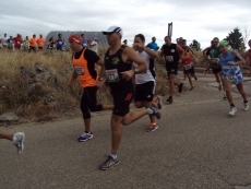 Foto 4 - Más de un centenar de atletas disputan la I Carrera Popular