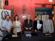 La joven escritora cubana Yenifer Castro gana con Resistencia a la memoria el Premio de Poesía...