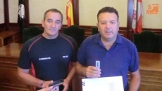 Manuel Gallego (I.) Jefe de Bomberos y Raúl Hernández concejal de Deportes/FOTO: Raúl Hernández