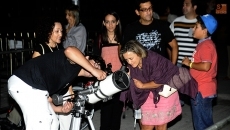 Salamanca observa la luna en la noche m&aacute;s internacional