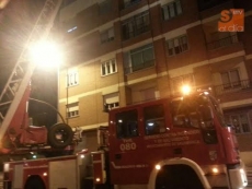 Un fuego originado en una caldera obliga a desalojar un bloque de vecinos de la calle Colombia | Imagen 5