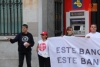 Foto 2 - Stop Desahucios vuelve a exigir al Banco Santander una solución para una desahuciada en 2009 