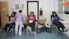 Foto 1 - Una treintena de personas acude al centro de salud para donar sangre