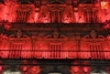 Foto 2 - La fachada de la Plaza Mayor luce el rosa reflejo de la lucha contra el cáncer de mama