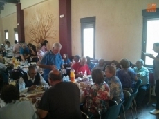 Foto 4 - Las vaquillas y la comida popular centran las actividades en una jornada de confraternidad