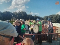 Foto 3 - Las vaquillas y la comida popular centran las actividades en una jornada de confraternidad