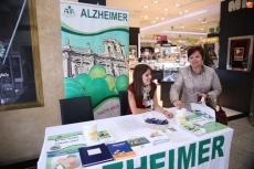 Foto 3 - Sensibilizar a la sociedad sobre la "epidemia del siglo XXI", objetivo de la AFA en El Corte Inglés