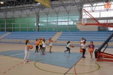 Foto 4 - Cerca de 25 nuevas alumnas se incorporan a la Escuela de Basket