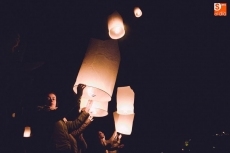 Foto 6 - Los albenses lanzan al cielo sus mejores deseos para el V Centenario 
