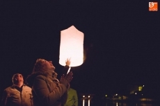 Foto 3 - Los albenses lanzan al cielo sus mejores deseos para el V Centenario 