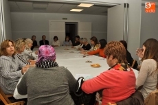 Foto 3 - La AECC celebra una charla-coloquio con mujeres diagnosticadas de cáncer de mama