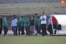 Foto 5 - Los juveniles del CDF Vitigudino se imponen al CD Villares de la Reina (3-0) en un intenso encuentro
