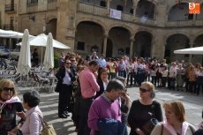 Foto 6 - Un gran lazo para teñir aún más de rosa la Plaza mirobrigense
