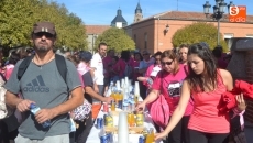 Foto 4 - Más de 500 personas forman una gran marea rosa en favor de la lucha contra el Cáncer de Mama