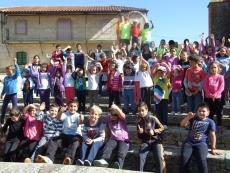 Foto 4 - Más de 70 niños participan en el encuentro comarcal ‘Abraza tu pueblo’