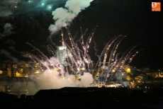Foto 6 - Los fuegos artificiales iluminan la ribera del Tormes 