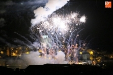 Foto 4 - Los fuegos artificiales iluminan la ribera del Tormes 
