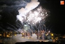 Foto 3 - Los fuegos artificiales iluminan la ribera del Tormes 