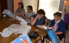 Foto 3 - Empiezan las sesiones del taller de manualidades de Amanecer