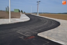 Foto 3 - El acceso a los Campos de Toñete ya luce completamente asfaltado
