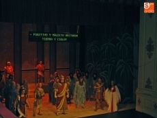 Foto 4 - Varios niños bejaranos participaron en el coro de la representación de Nabucco