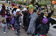 Foto 4 - La Escuela de Patinaje celebra Halloween con una ruta callejera