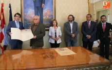 Los poetas Margalit Matitiahu y Pío E. Serrano son nombrados Huésped Distinguidos de la ciudad