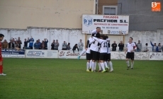 Foto 4 - Un golazo de Exkuy en el 91’ le da al Ciudad Rodrigo el derby frente al Santa Marta