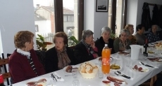 Foto 5 - La Asociación de Jubilados, que estrena sede, celebra una comida