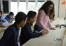 Foto 6 - Alumnos del Fray Diego se ponen en la piel de científicos con experimentos caseros