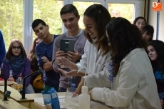 Foto 3 - Alumnos del Fray Diego se ponen en la piel de científicos con experimentos caseros