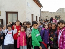 Foto 5 - Los alumnos del Miguel de Cervantes visitan la Villa del Libro en Urueña