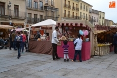 Foto 4 - Buen ambiente en la Plaza en la mañana sabatina gracias al Mercado de Artesanía