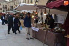 Foto 3 - Buen ambiente en la Plaza en la mañana sabatina gracias al Mercado de Artesanía