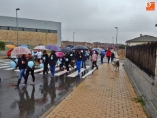 Foto 5 - La Marcha Solidaria en Familia capea la lluvia con la buena acogida de participantes